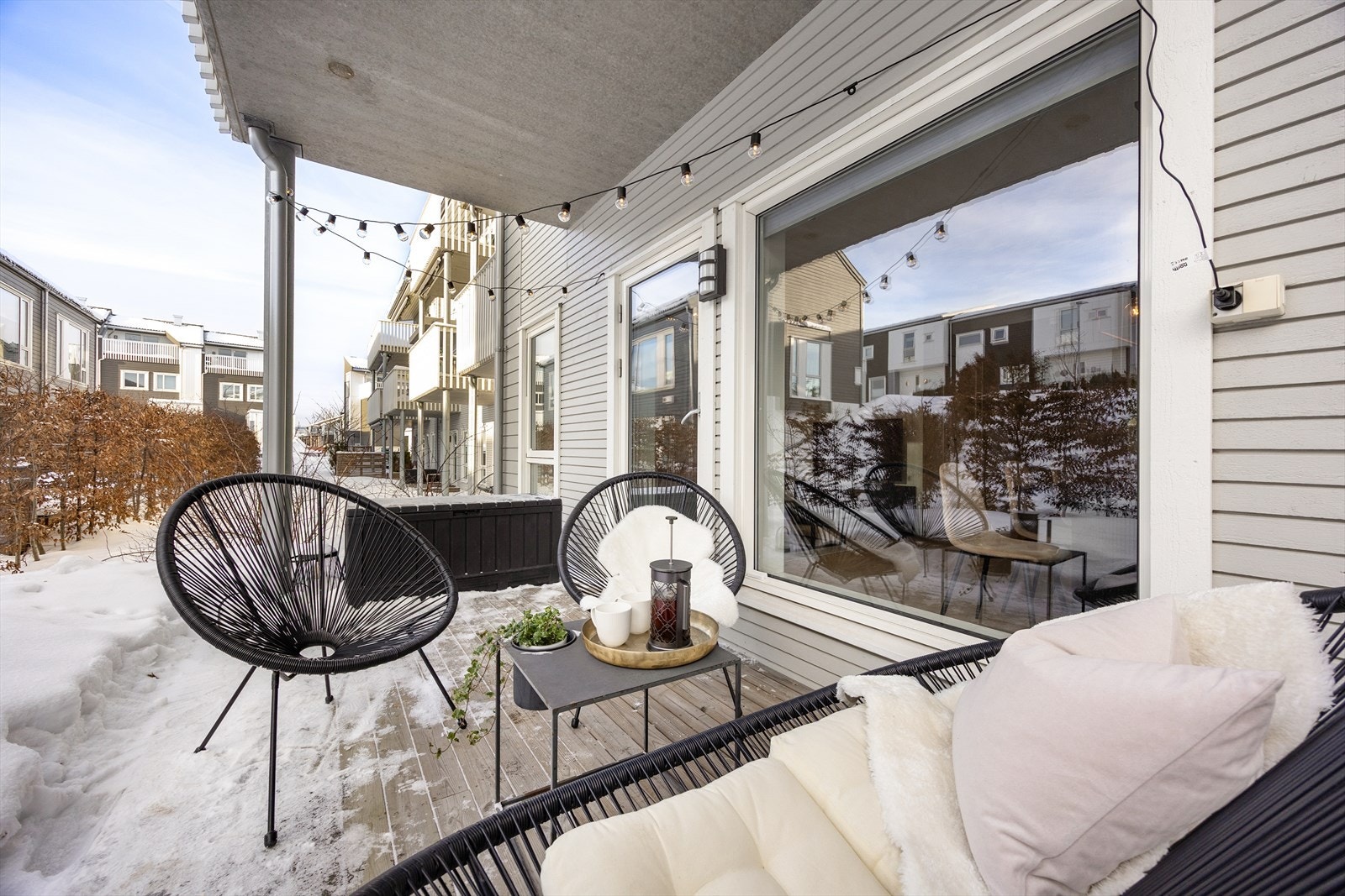 Terrassen er en fin forlengelse av stuen på varme dager Galleribilde