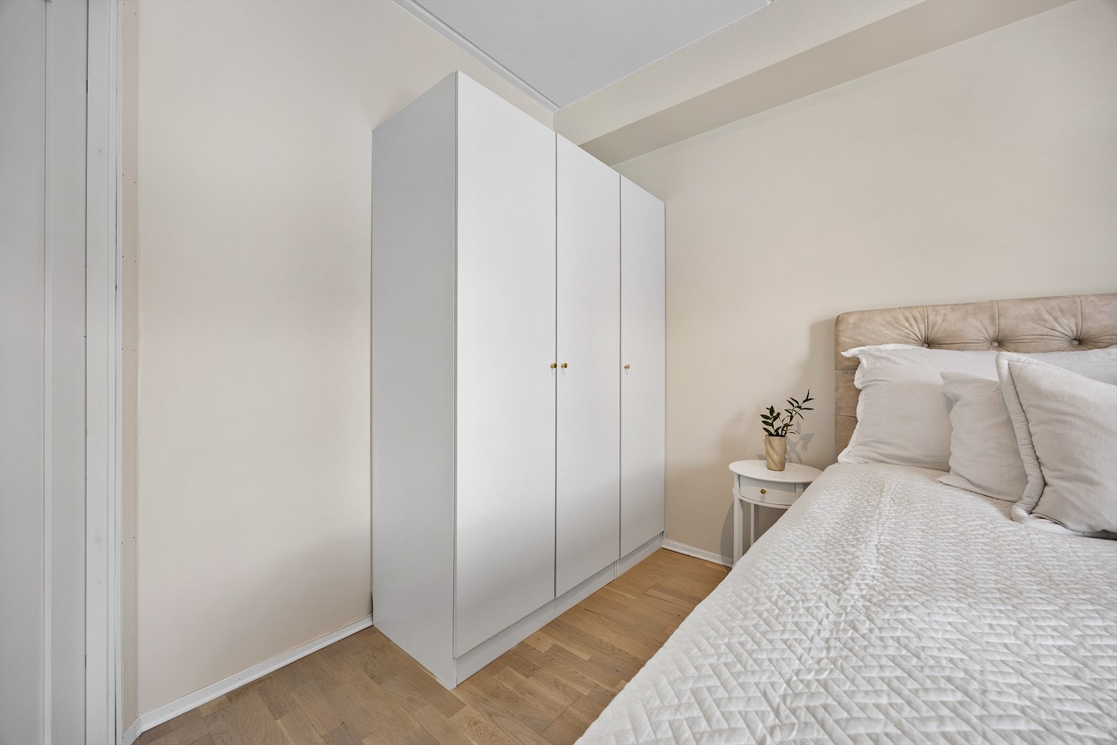 Rikelig med garderobeplass for effektiv oppbevaring Galleribilde