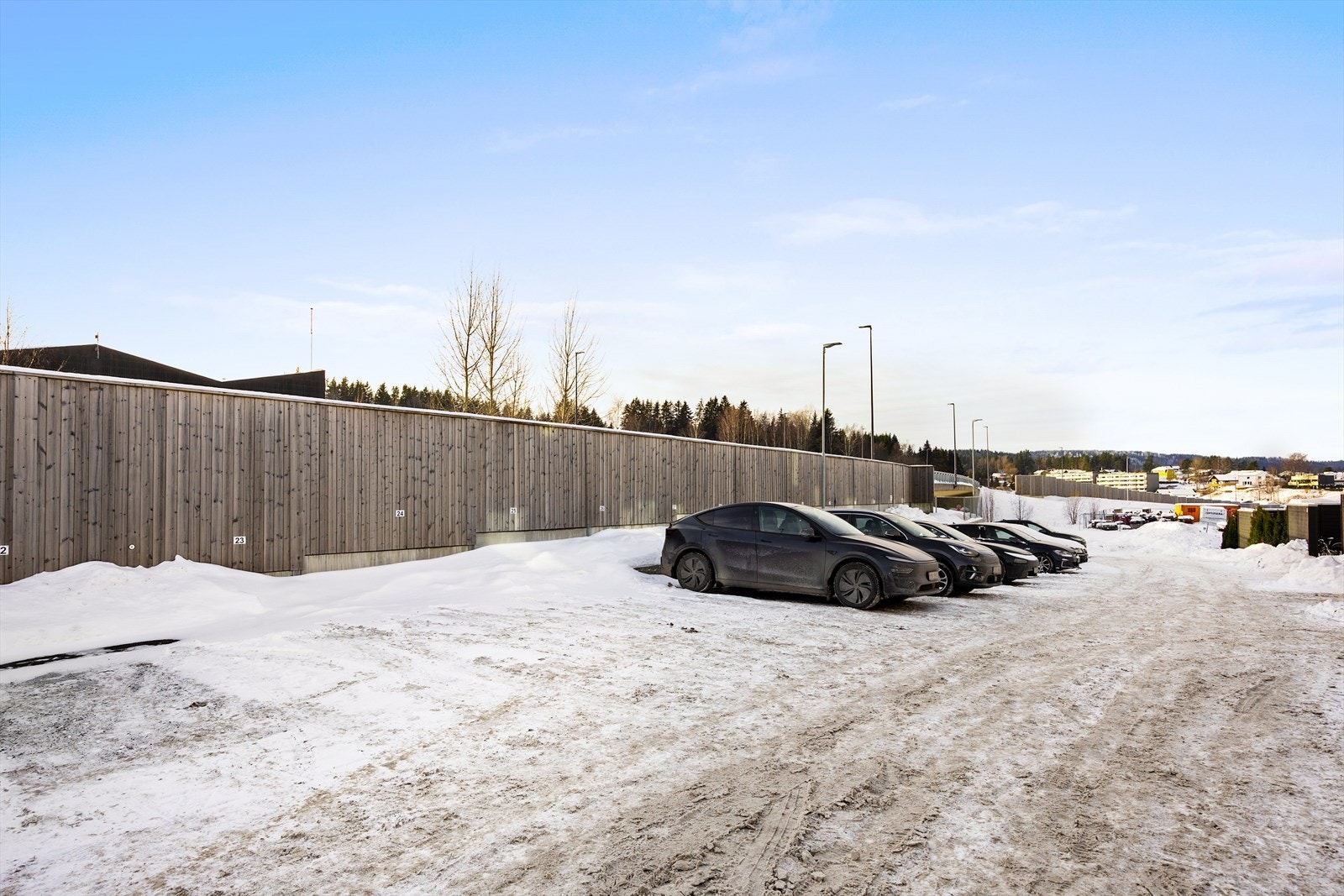 Leiligheten disponerer parkeringsplass nummer 27 Galleribilde