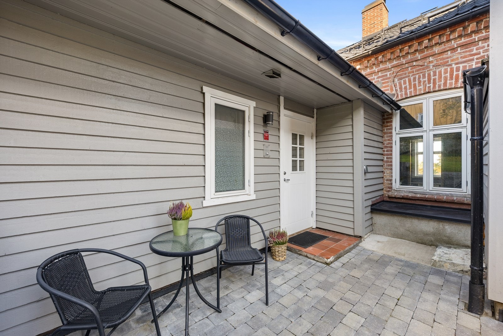 Velkommen inn! Pent opparbeidet inngangsparti Galleribilde