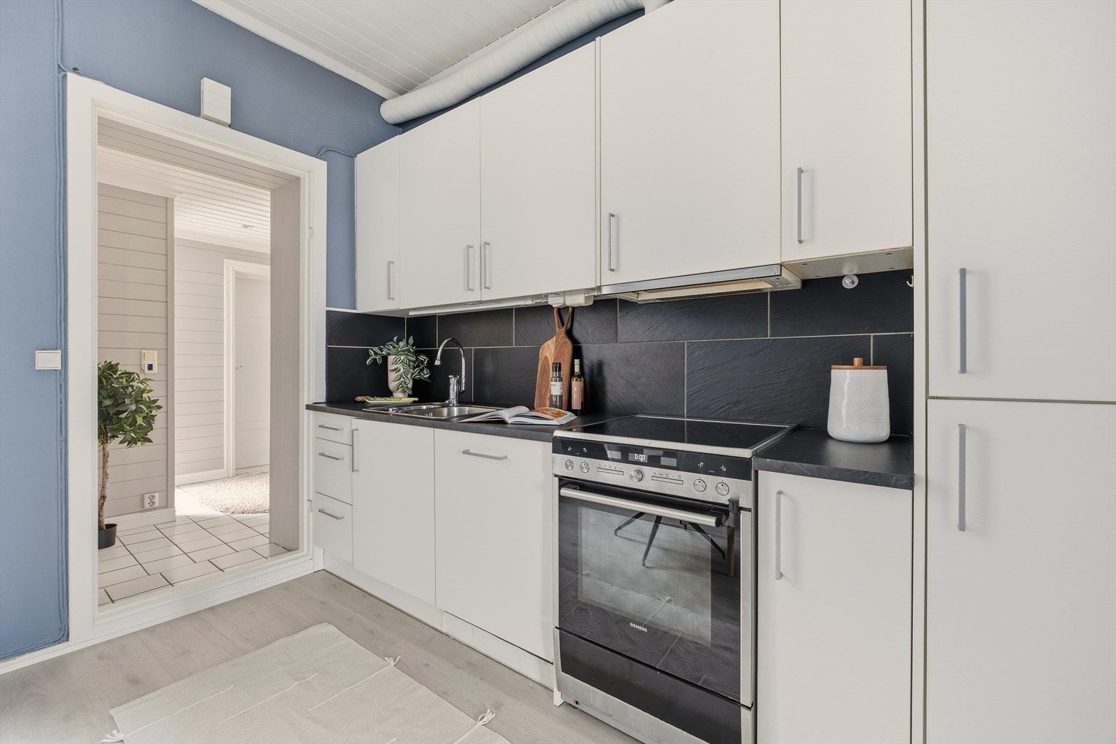 Godt med oppbevaringsplass i skuffer og skap Galleribilde