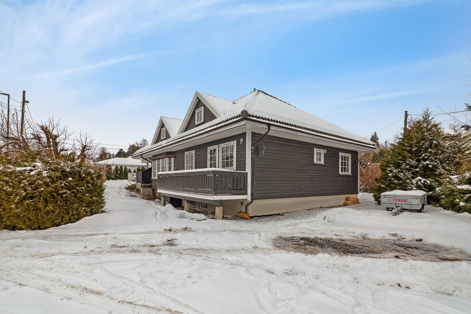 Innholdsrik enebolig over tre etasjeplan! Galleribilde