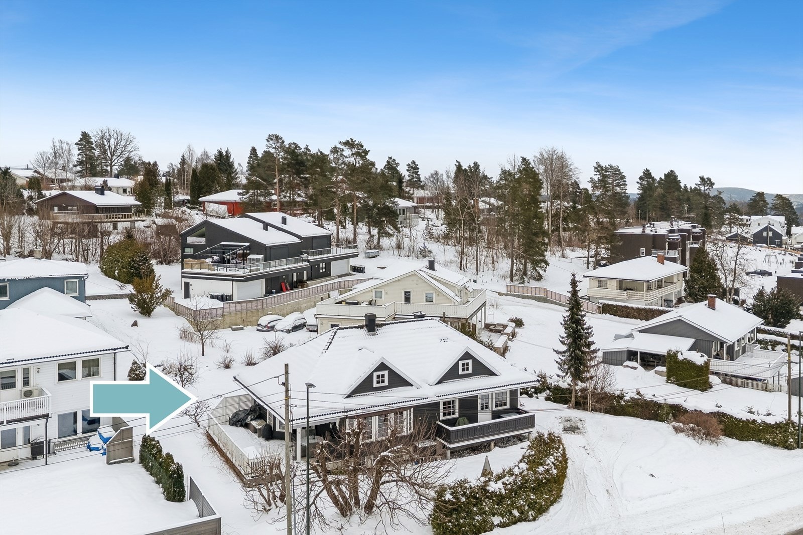 Området byr på et rikt aktivitetstilbud, med blant annet Røykenbadet - et moderne anlegg med flere basseng, treningssenter, klatrevegg og familievennlige fasiliteter. Galleribilde