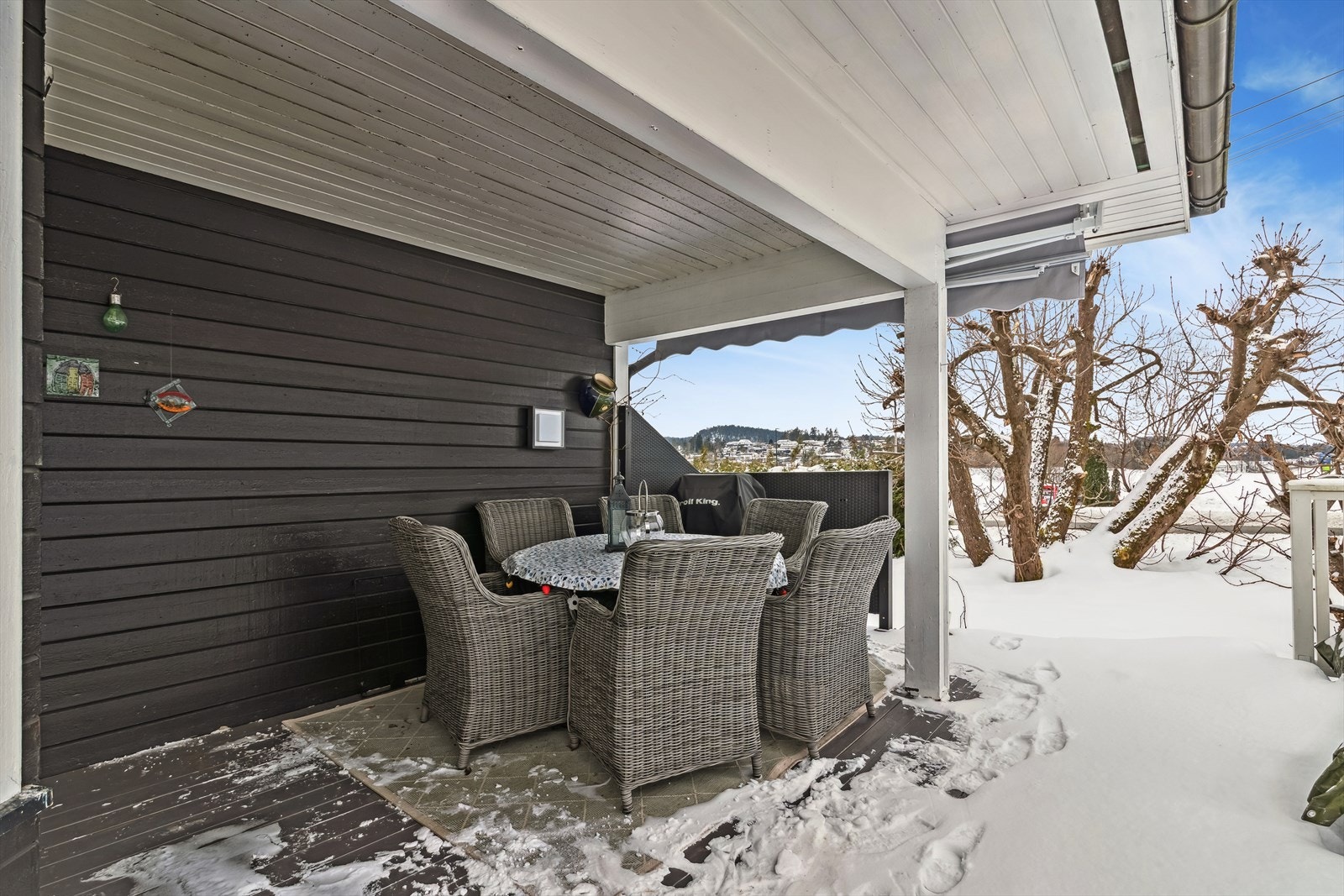 Fra spisestuen er det utgang til en terrasse på 36 kvm! Galleribilde