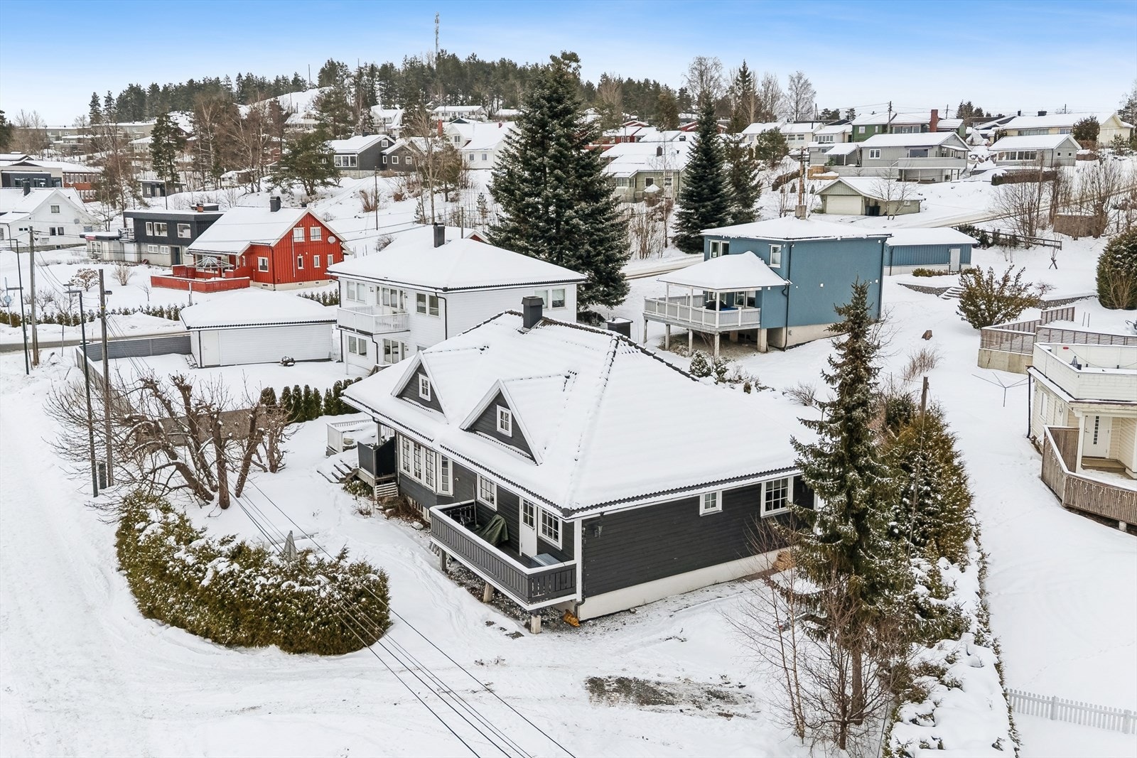 I nærmiljøet finner du en stor felles lekeplass og Gleinåsens egen snøpark for ski, akebrett og snowboard - et populært samlingspunkt for barn og unge. Galleribilde