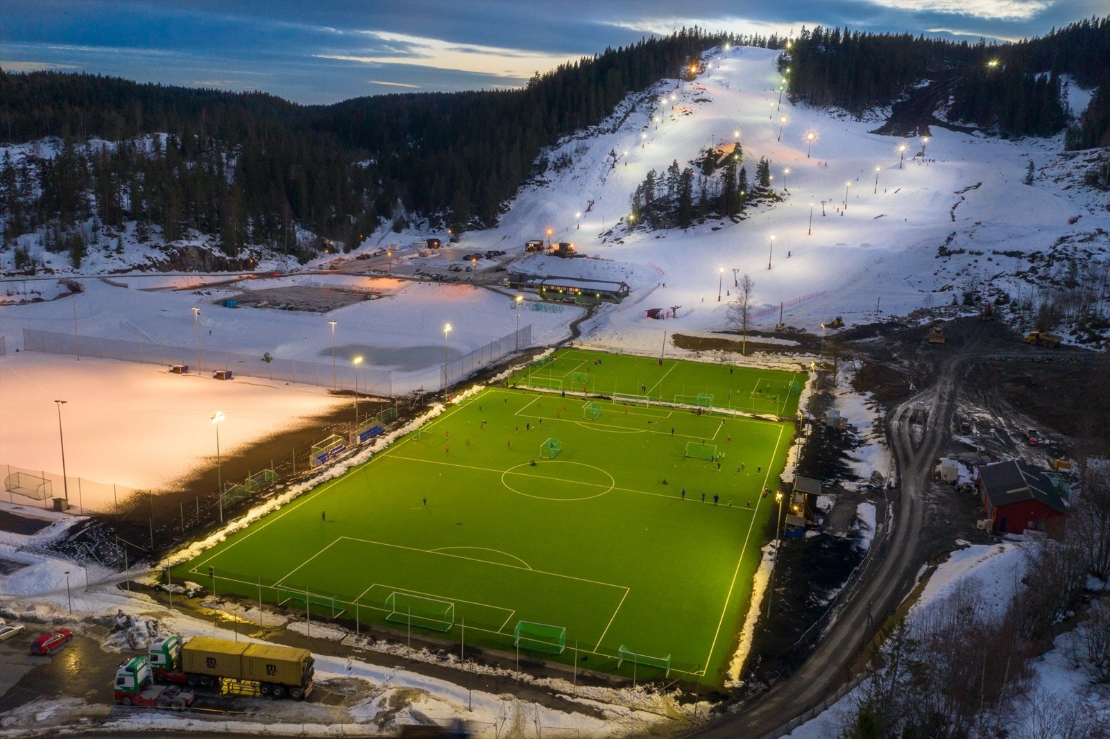 Marikollen aktivitetspark byr på alpinanlegg og skiløyper på vinterstid, og er et populært sted for hele familien. Galleribilde