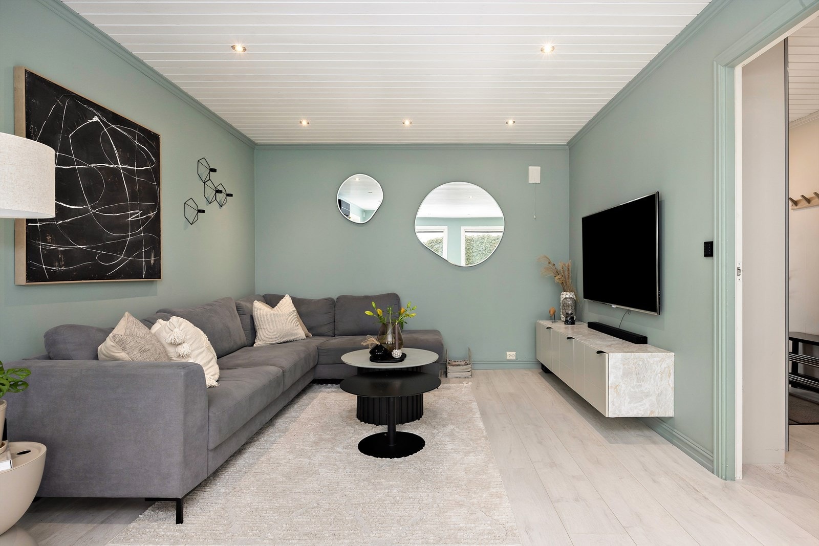 Det er downlightsbelysning i flere rom. Galleribilde