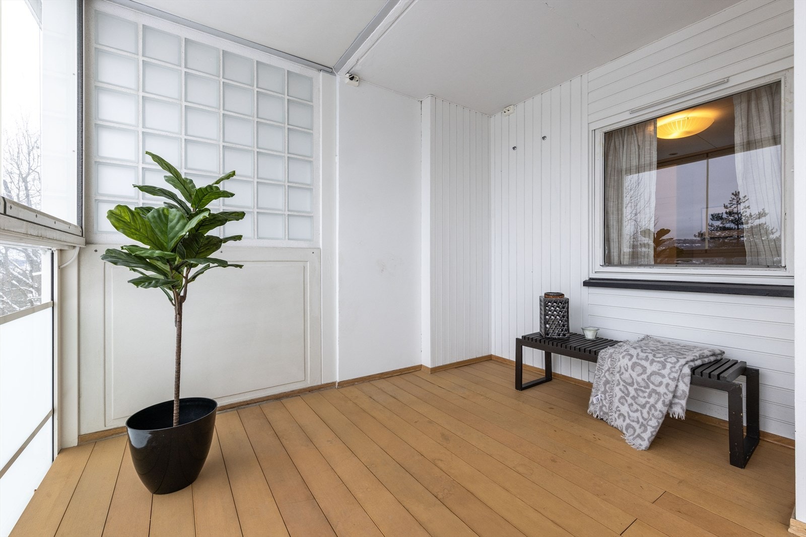 Leiligheten har gode solforhold og nydelig utsikt. Galleribilde