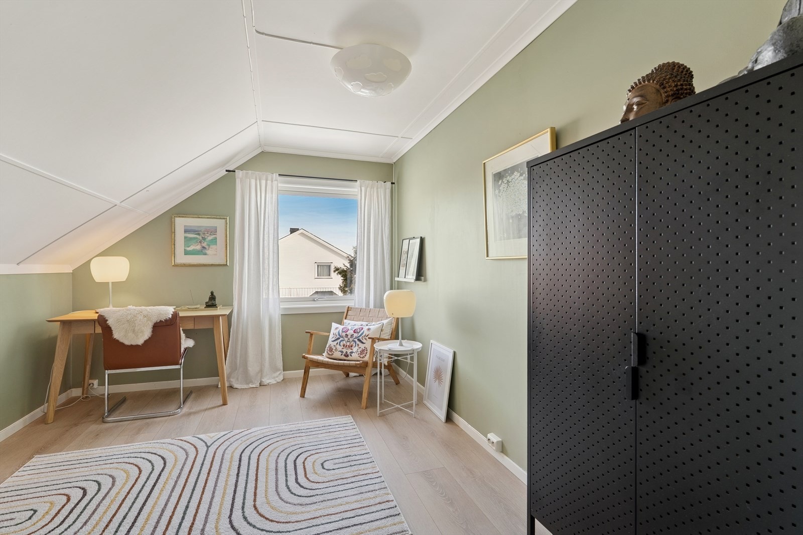 Det andre soverommet er også av god størrelse, ideelt som barnerom, gjesterom eller kontor. Galleribilde