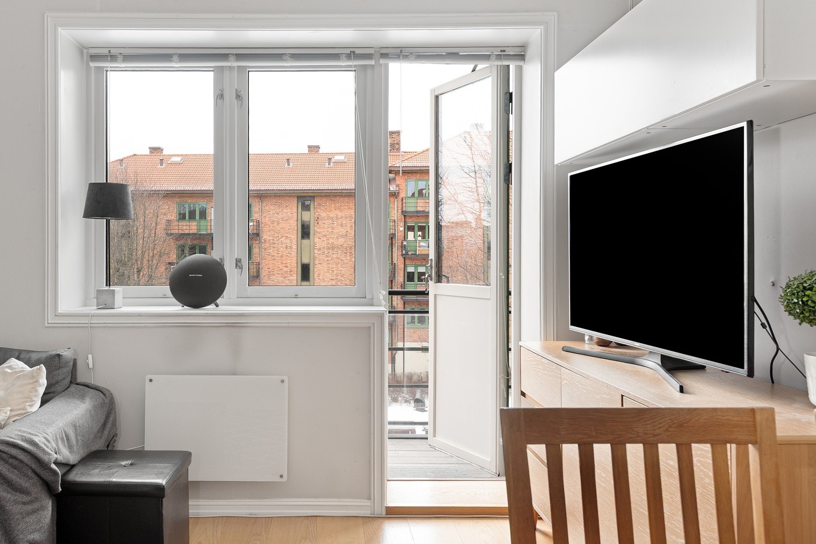 Stue med adkomst til balkong Galleribilde