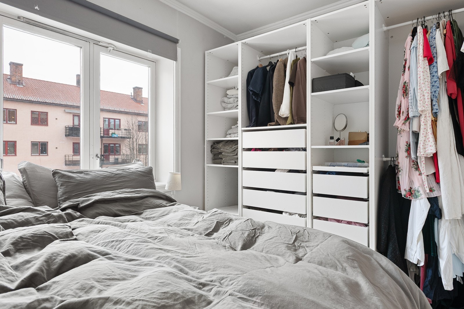 Her er det godt med garderobeplass Galleribilde