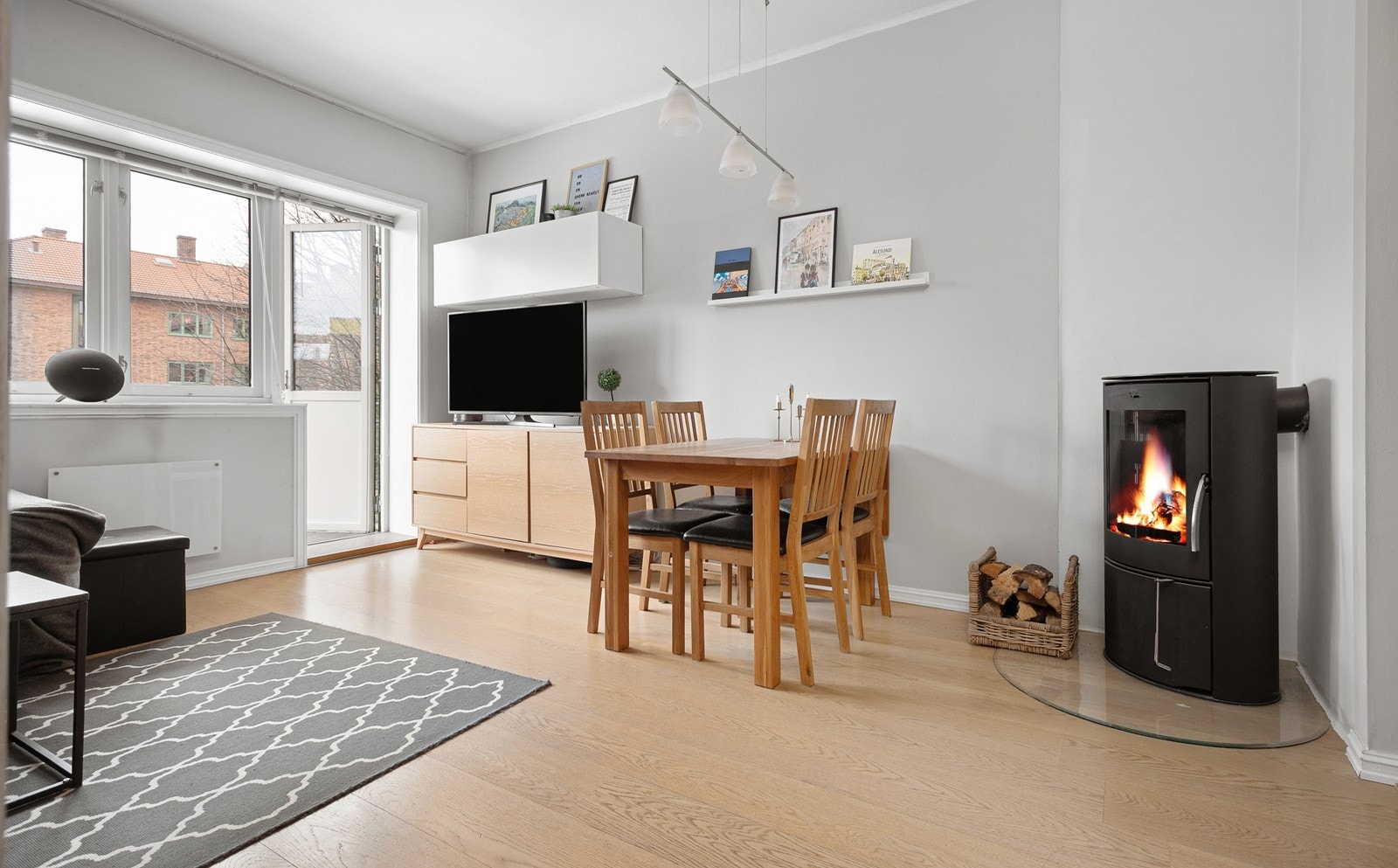 En hyggelig og gjennomgående leilighet med peis og etterspurt beliggenhet øverst på Rodeløkka Galleribilde