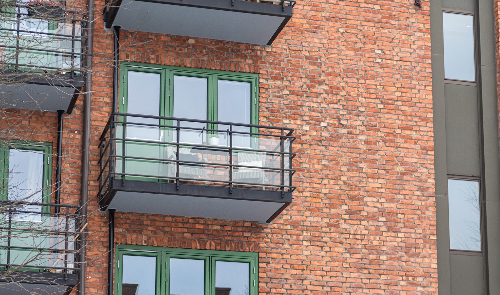 Balkong sett fra bakgård Galleribilde