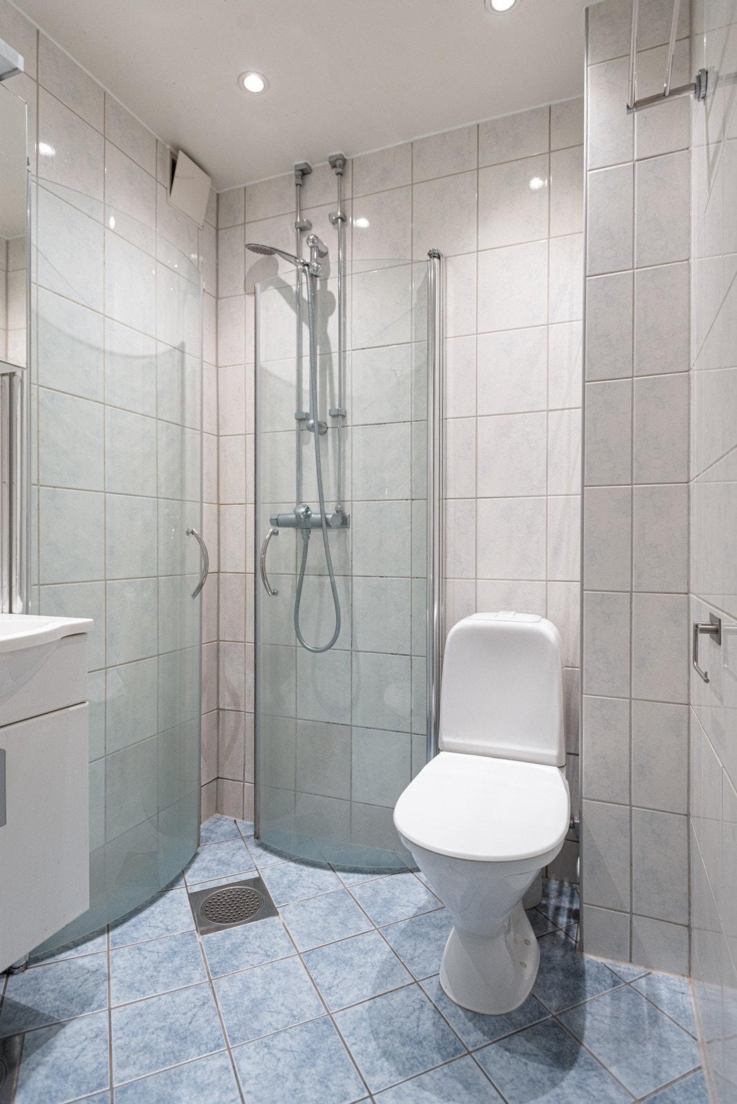 Flislagt bad med varmekabler Galleribilde