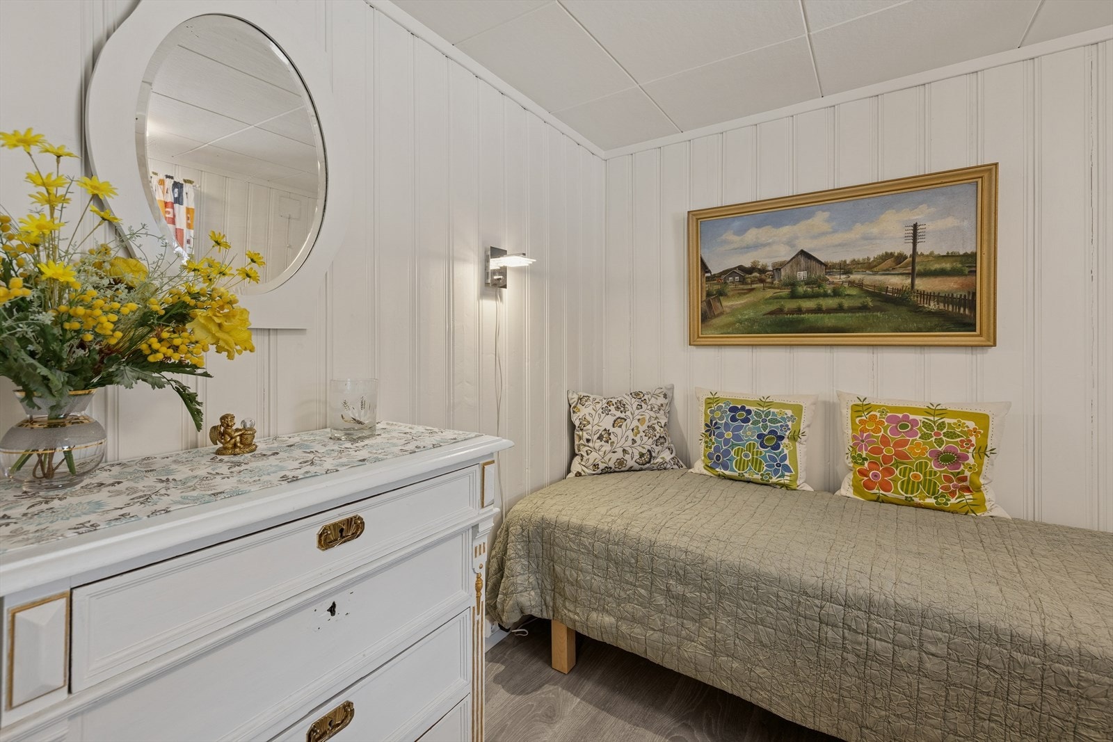 Rom innredet som soverom i u. etasje. Dette rommet mangler bruksendring. Galleribilde