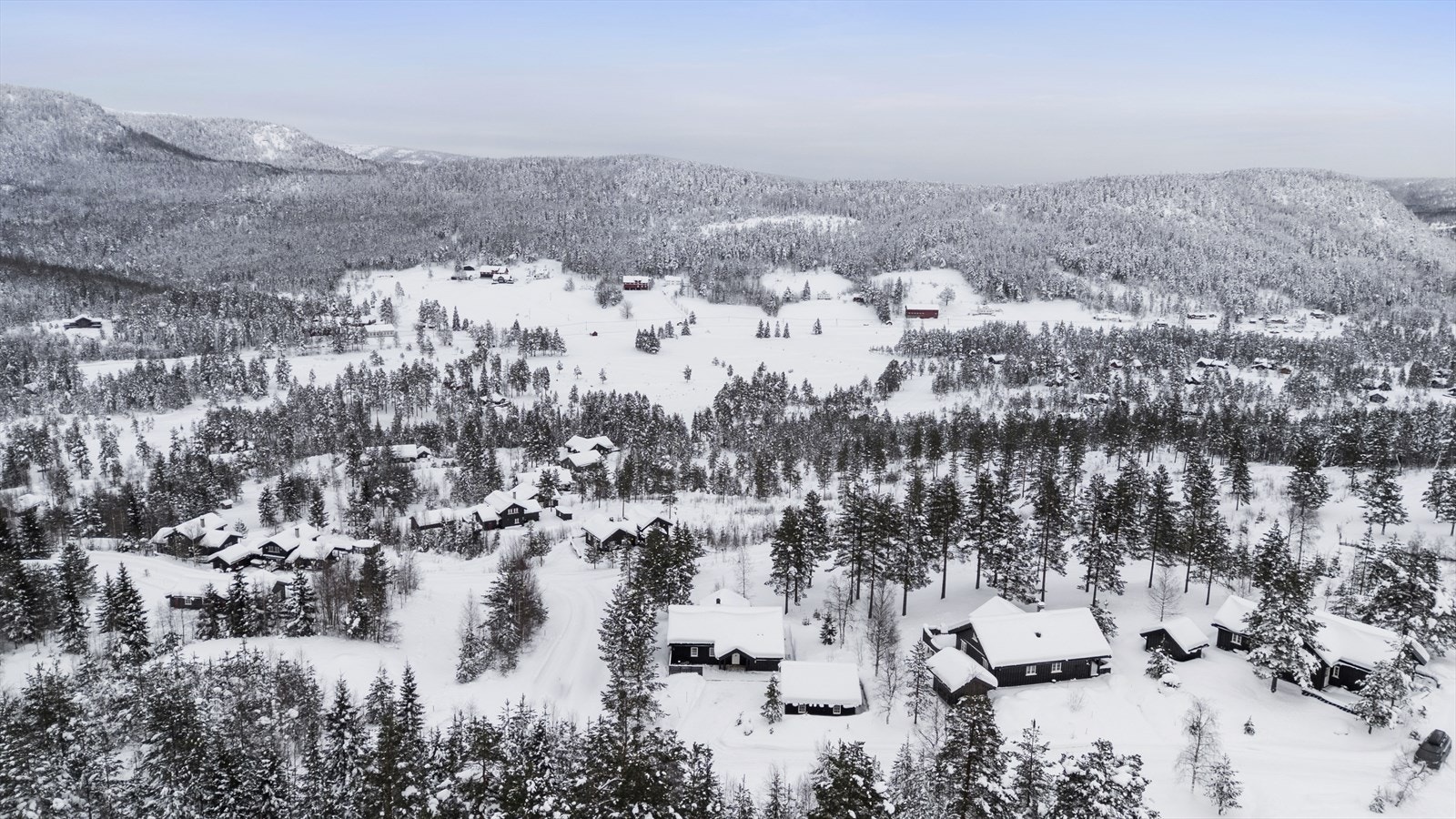 Her har du nærhet til flott turterreng sommer som vinter, med flere turstier i nærområdet, flotte bærområder, bademuligheter og fiskevann. Galleribilde
