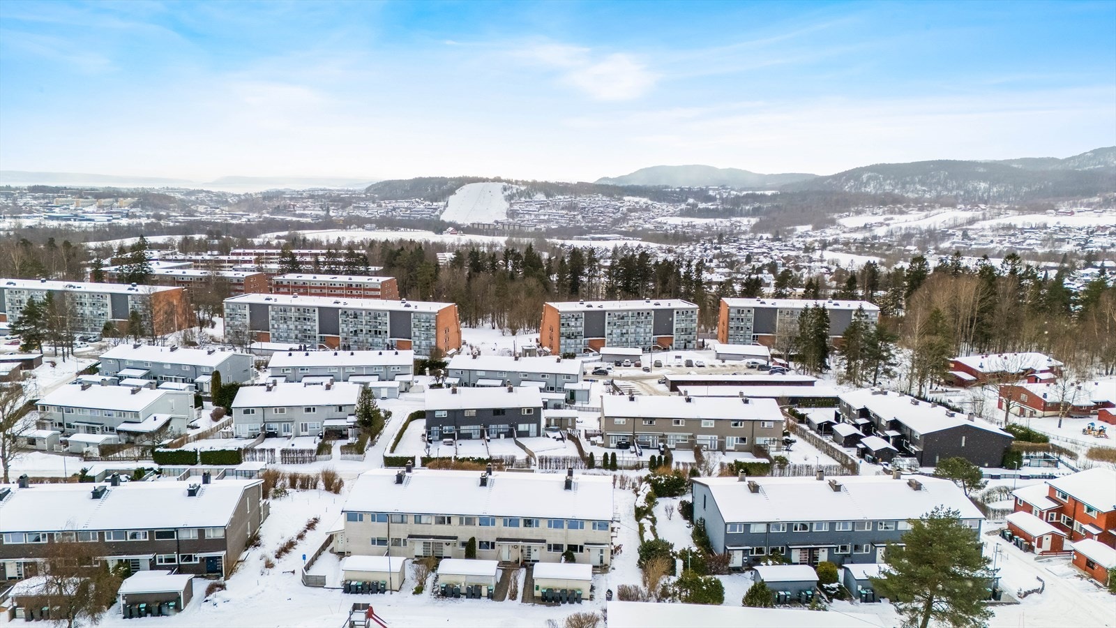 Trygg og kort skolevei og flere barnehager like utenfor døren. Galleribilde