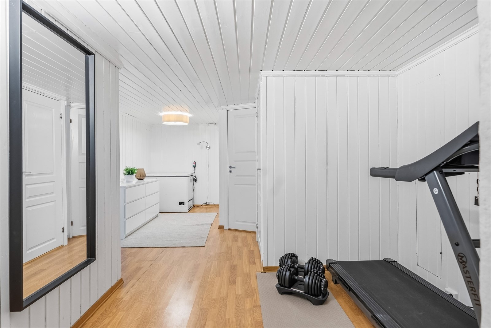 En romslig gang gjør seg også praktisk for oppbevaring og flere behov Galleribilde