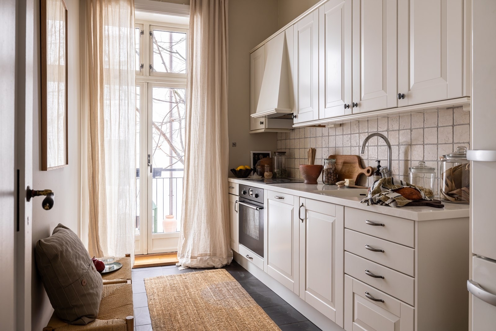 Kjøkken med utgang til balkong Galleribilde