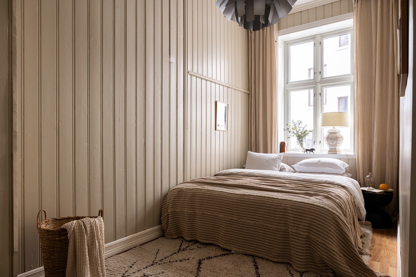 Soverom vendt mot bakgård Galleribilde