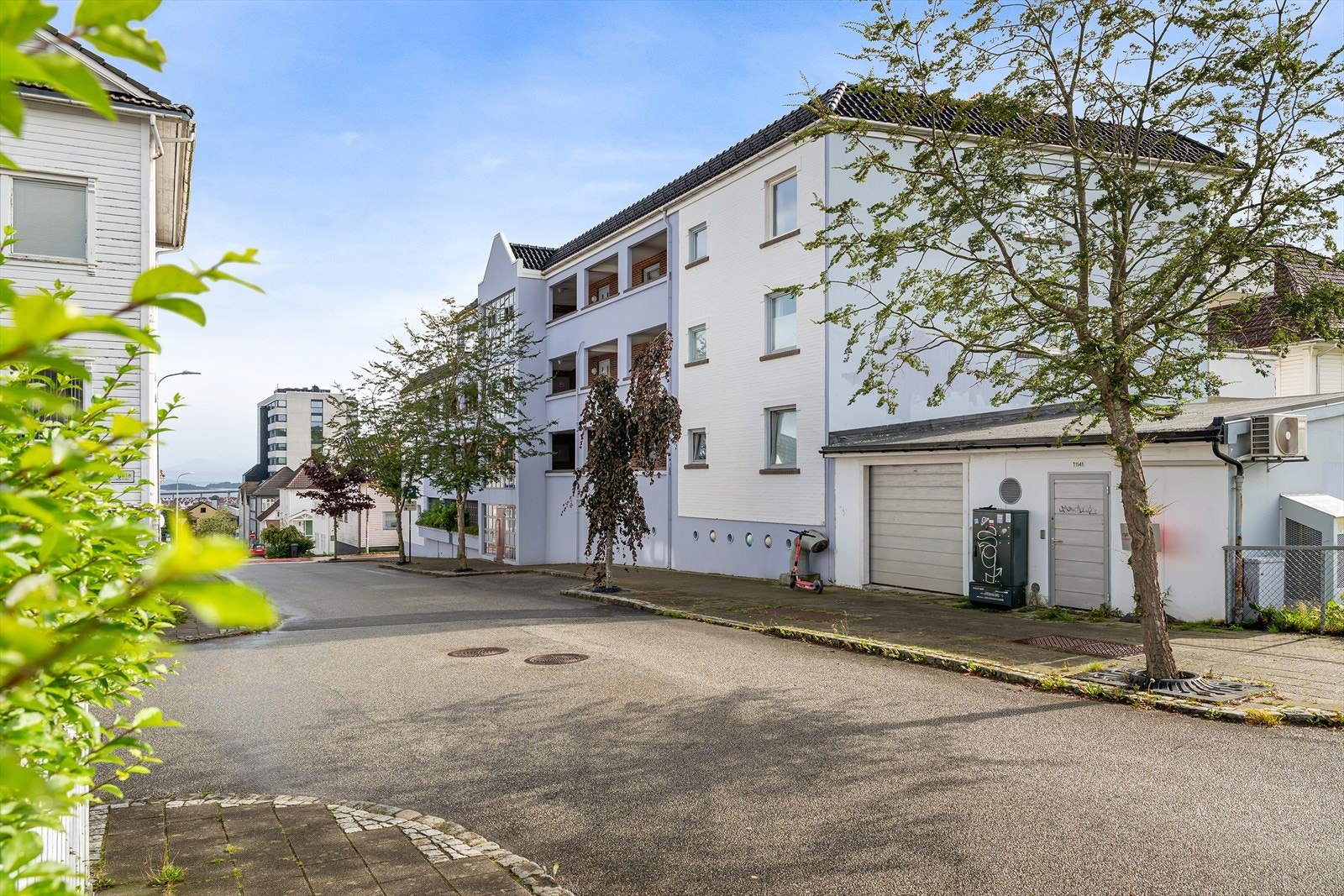 Henrik Steffens gate 20 har en svært sentral og attraktiv beliggenhet på Vestre Platå. Her bor du i et etablert og trivelig nabolag samtidig som du har hele byens tilbud omtrent rett utenfor døren. Galleribilde