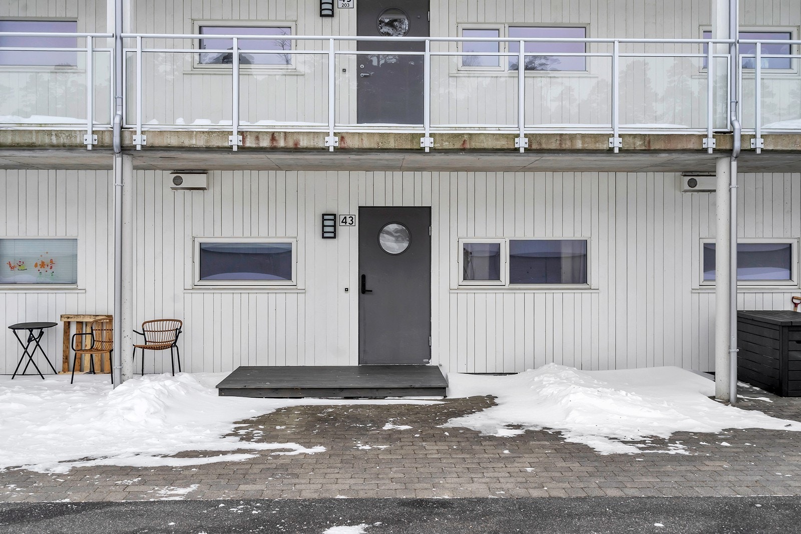 Leiligheten har beliggenhet i første etasje med enkel og lett tilgjengelig adkomst. Galleribilde