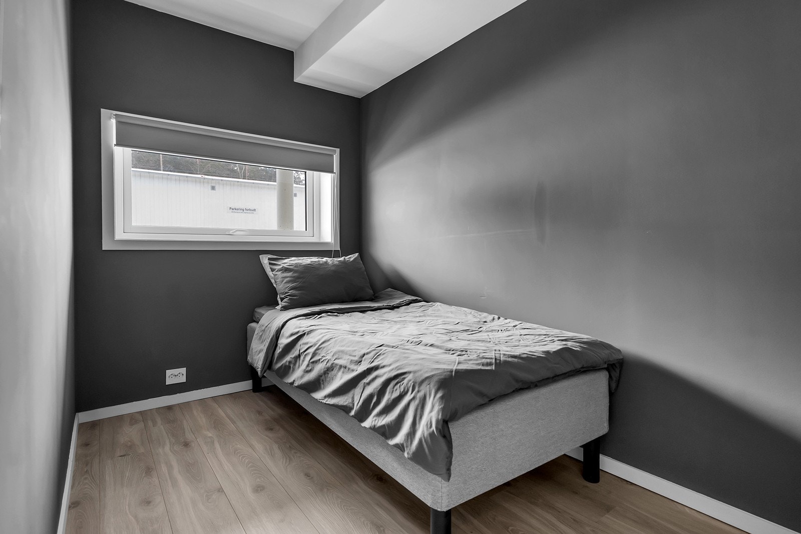 Soverom 2 av god størrelse med plass til seng og øvrig møblement. Galleribilde