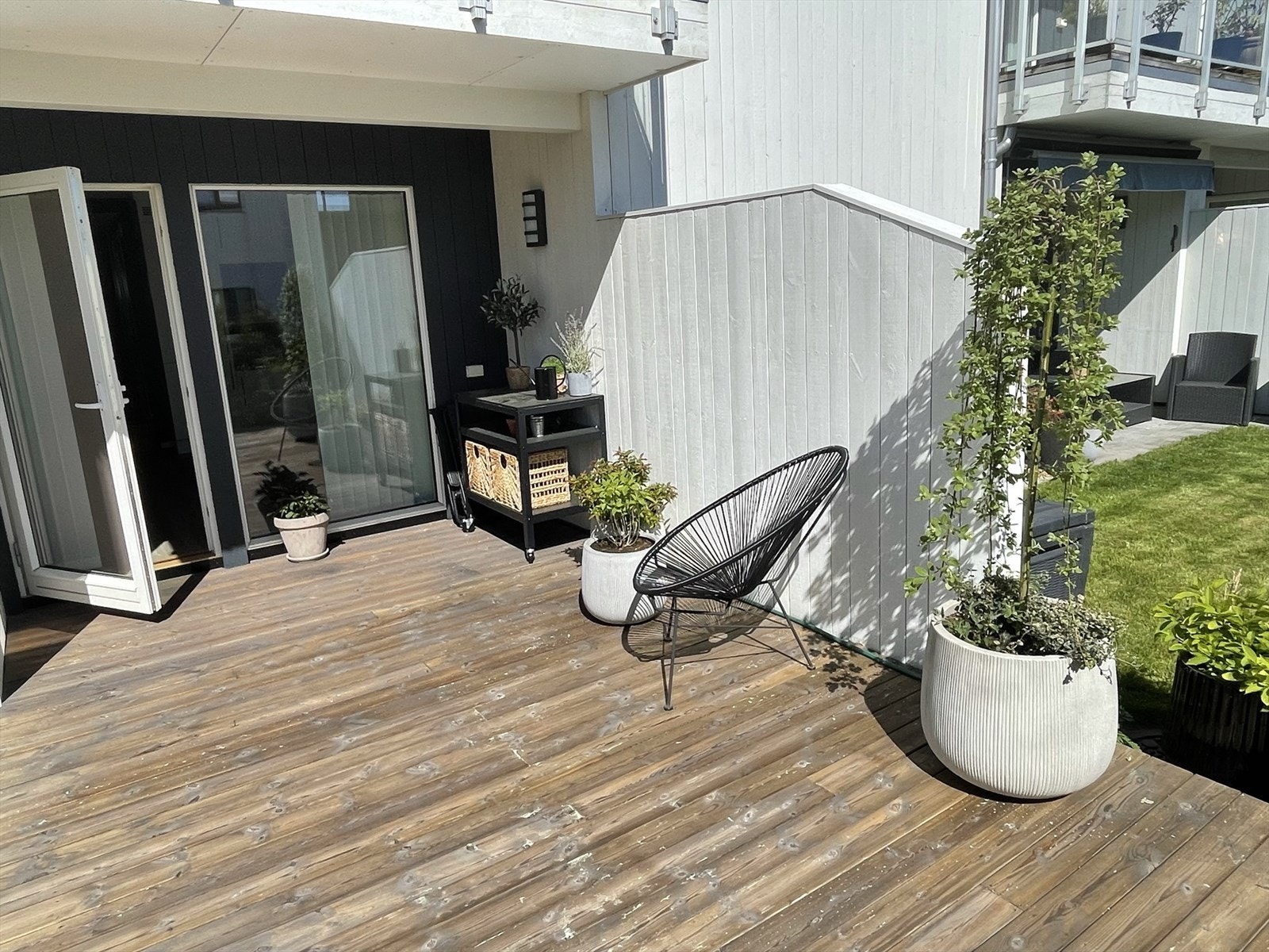 Sommerbilde tatt av selger. Galleribilde