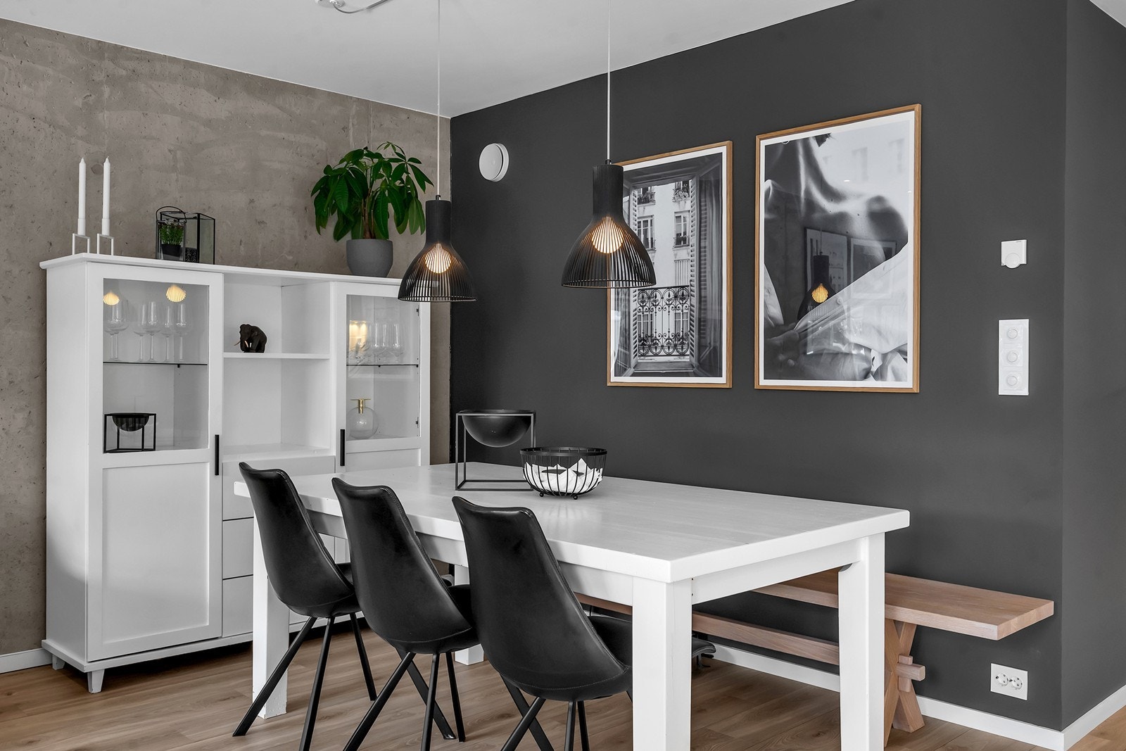 egen spiseplass med god plass til langbord - ideelt for hyggelige sammenkomster. Galleribilde