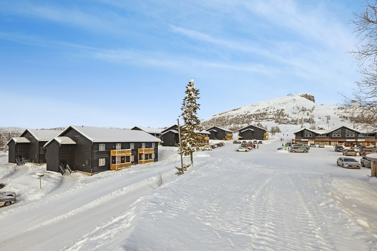 Skitorget ligger kun 40 min fra Lillehammer, 1 t og 25 min fra Hamar og 2 t og 30 min fra Oslo. Galleribilde