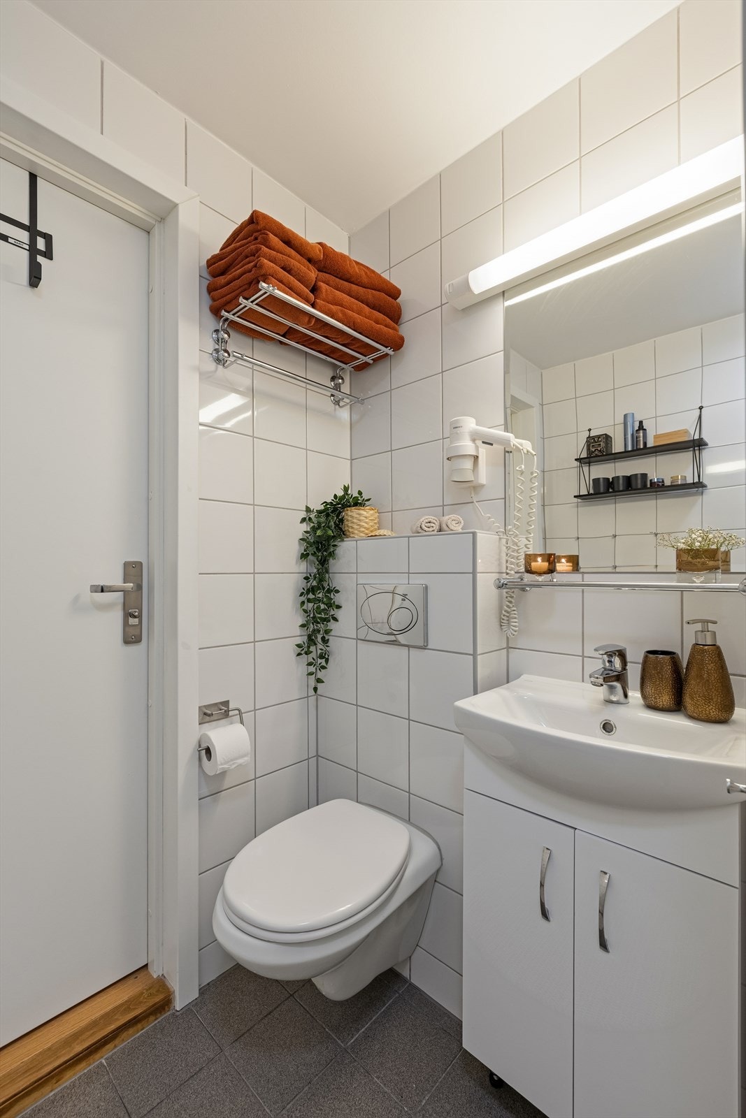 Badene har mekanisk avtrekk og tilluft via døren. Galleribilde