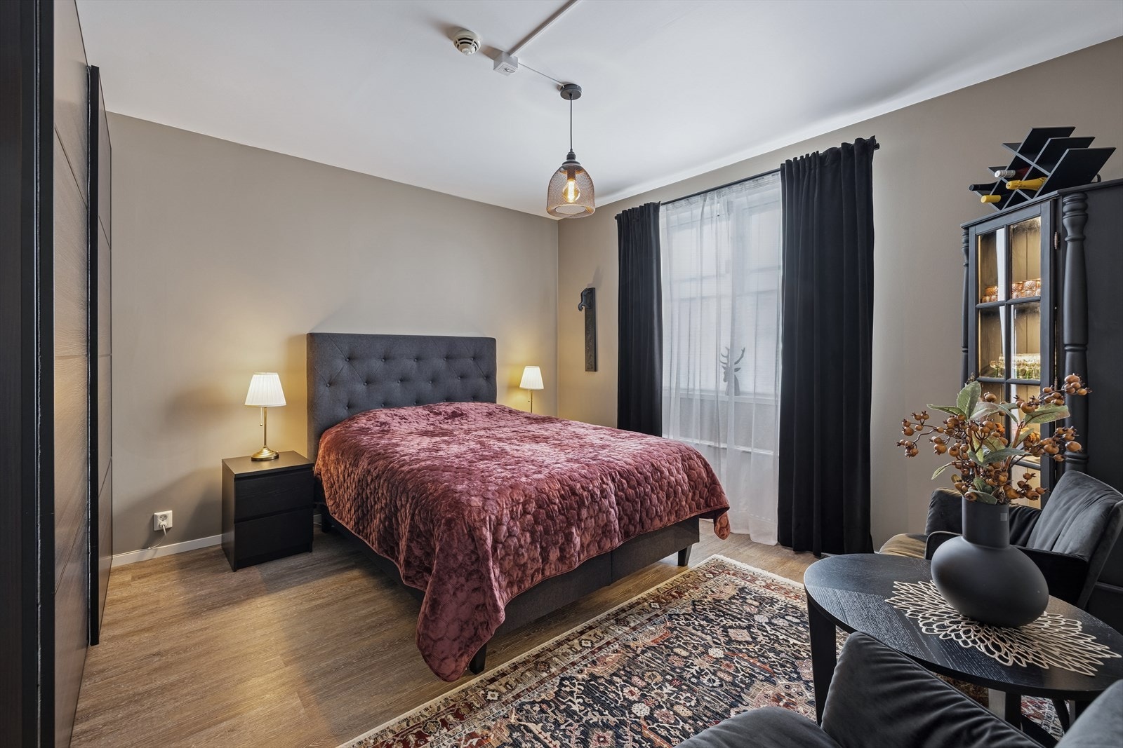 Hovedsoverommet er av god størrelse, med god plass til det du måtte ønske. Galleribilde