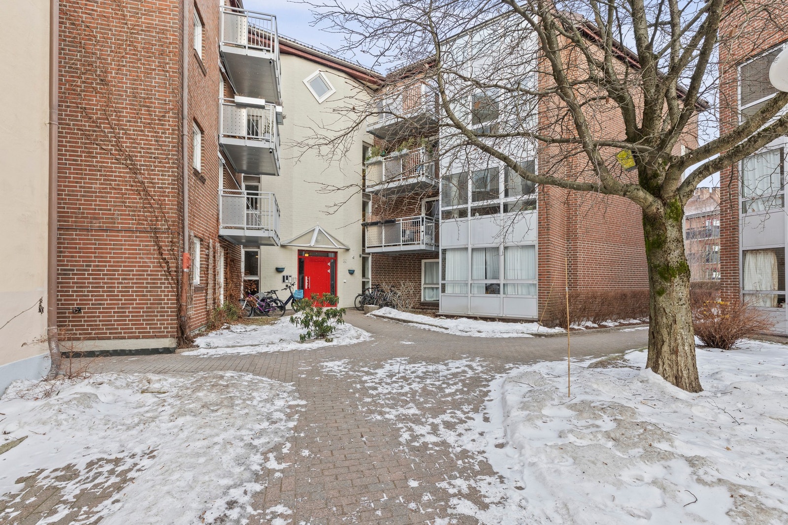 Bakgård Galleribilde