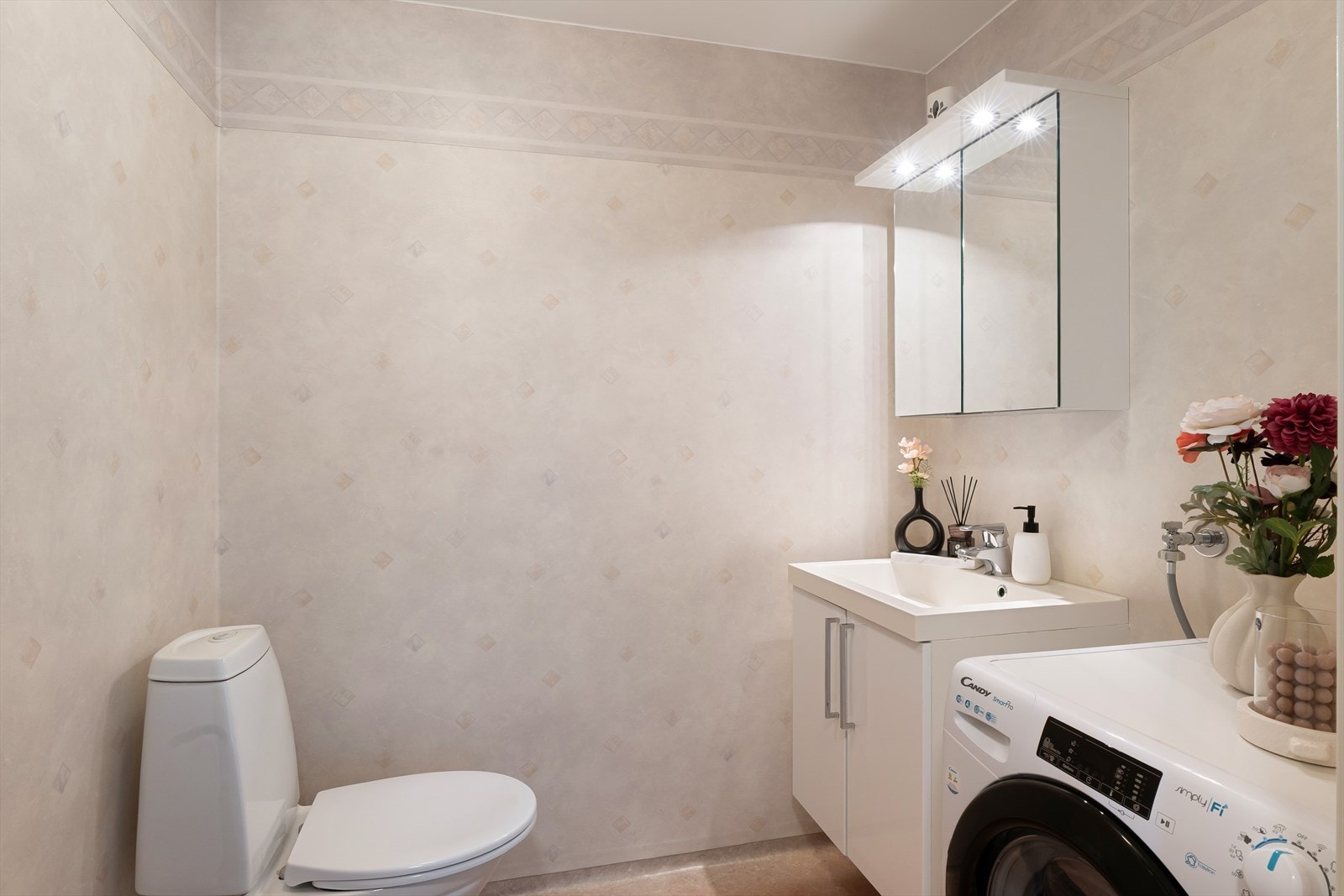 Opplegg til vaskemaskin og tørketrommel. Galleribilde