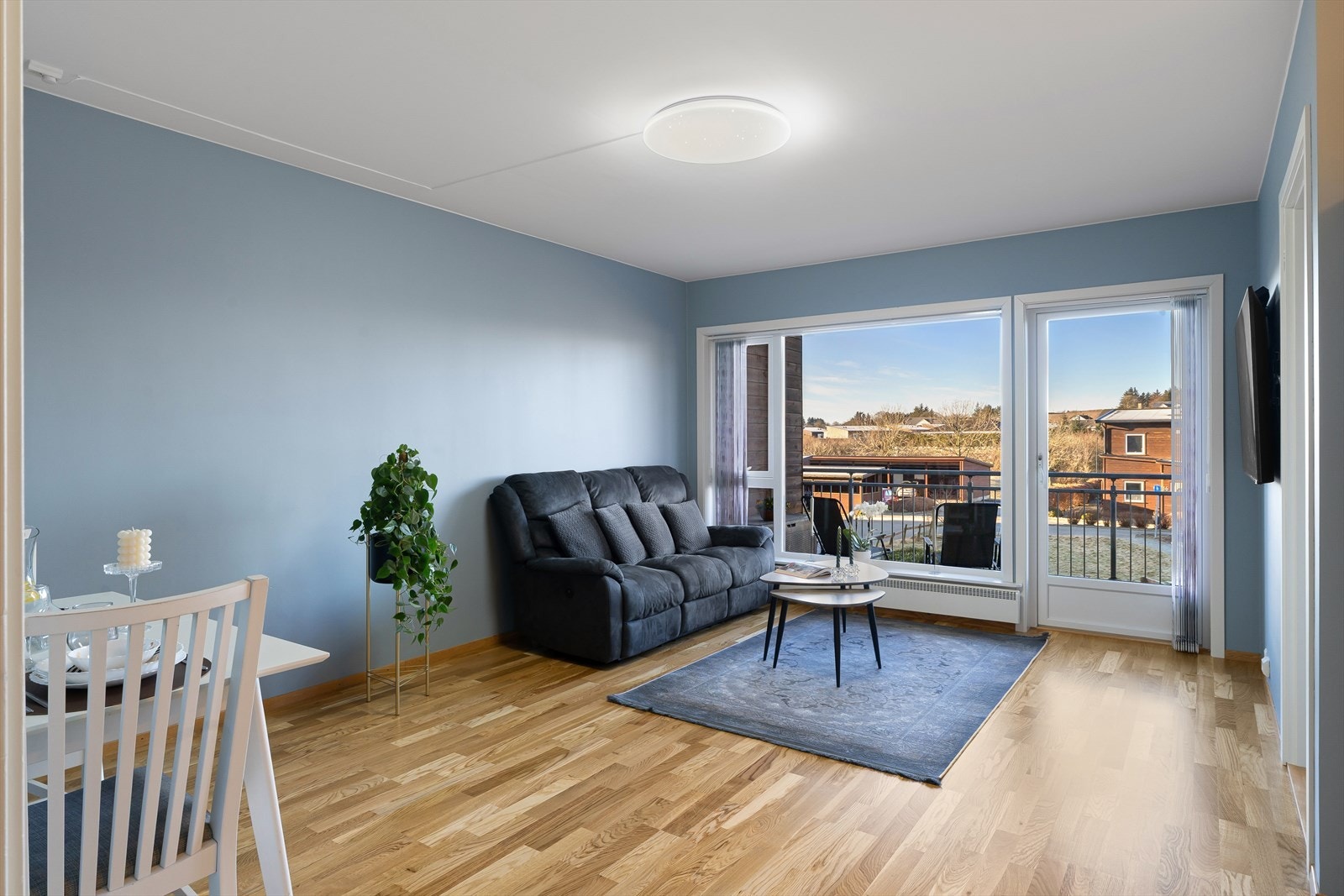 Naturlig plass til en stor sittegruppe i stuen. Galleribilde