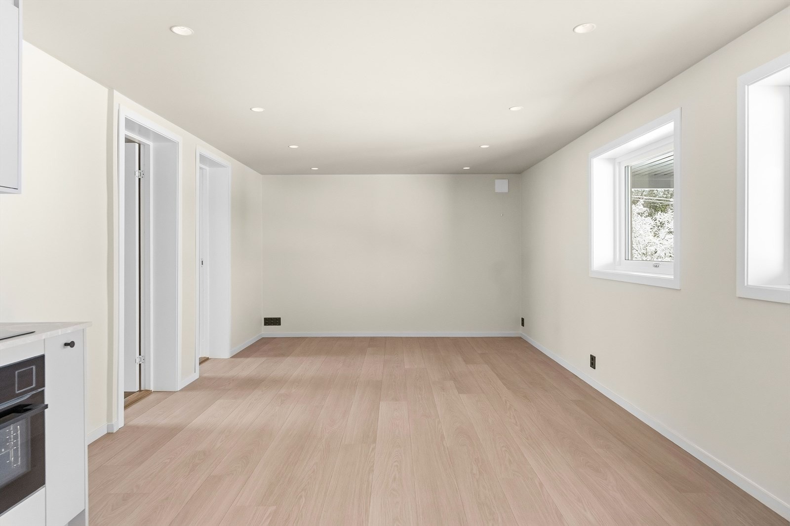 Merk at arealet ikke tilfredsstiller kravet til hybel, se punktet Ferdigattest og Adgang til utleie for mer informasjon. Galleribilde