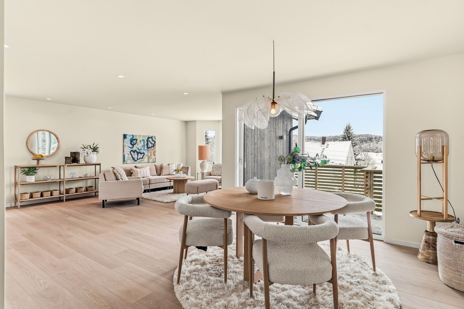 Fra stuen er det utgang til en fin veranda på 15,5 m². Galleribilde