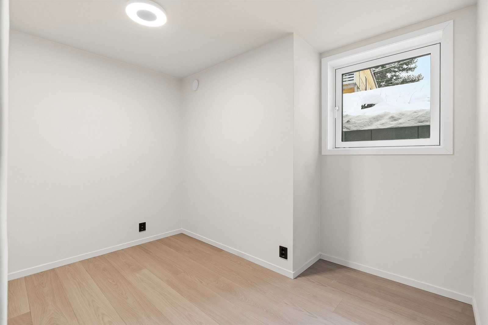 Rommene har plass til seng, nattbord, garderobeløsning og evt. skrivebord. Galleribilde