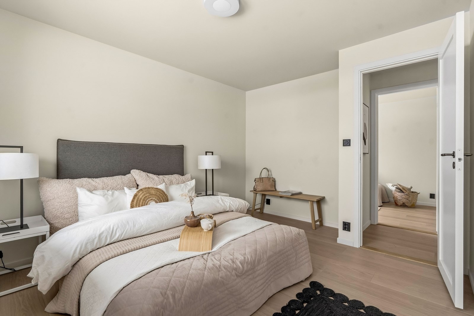 Videre er det plass til garderobeløsning. Galleribilde