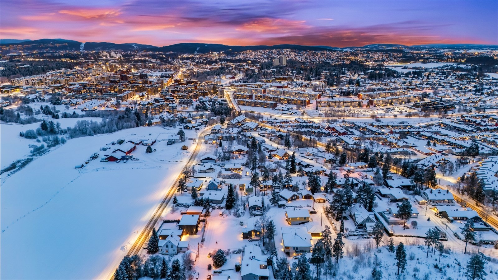 Området har kort vei til skøytebane, skiløyper, golfbane, idrettshall, svømmehall, badeplass, ridesenter, treningssenter, kino og bibliotek med mer. Galleribilde