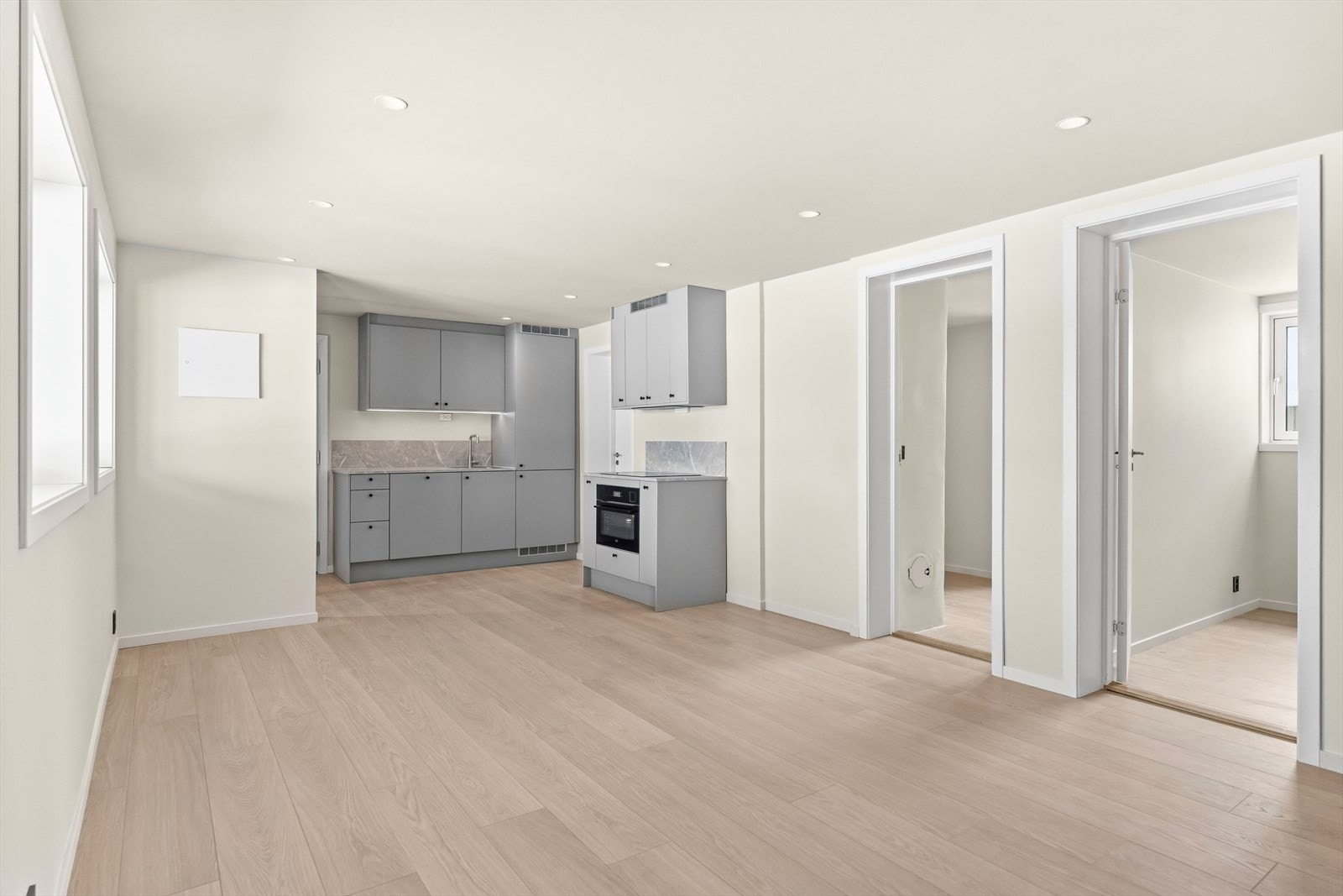 Det er blitt etablert en innredet del av etasjen, som blir benyttet som praktikantdel Galleribilde