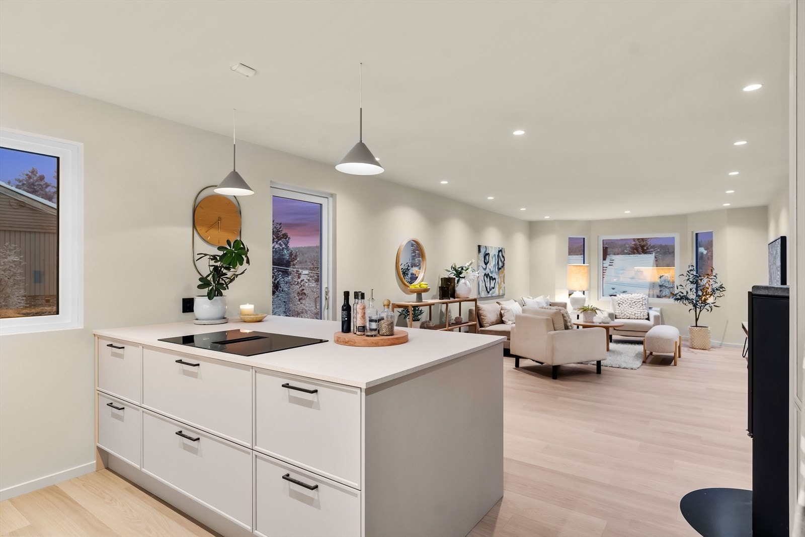 Det er rikelig med benk- skapplass. Galleribilde