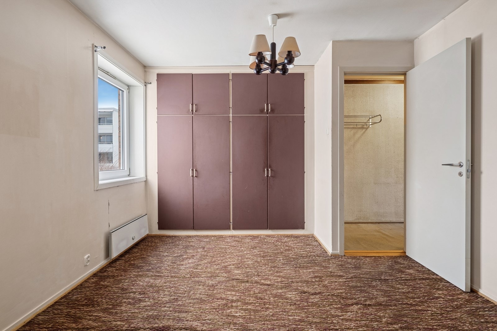 Det er kort vei til bussholdeplass, barnehager, skoler og flere universiteter. I tillegg er det gangavstand til Estenstadmarka med flotte turterreng, både på sommer og på vinter. Galleribilde