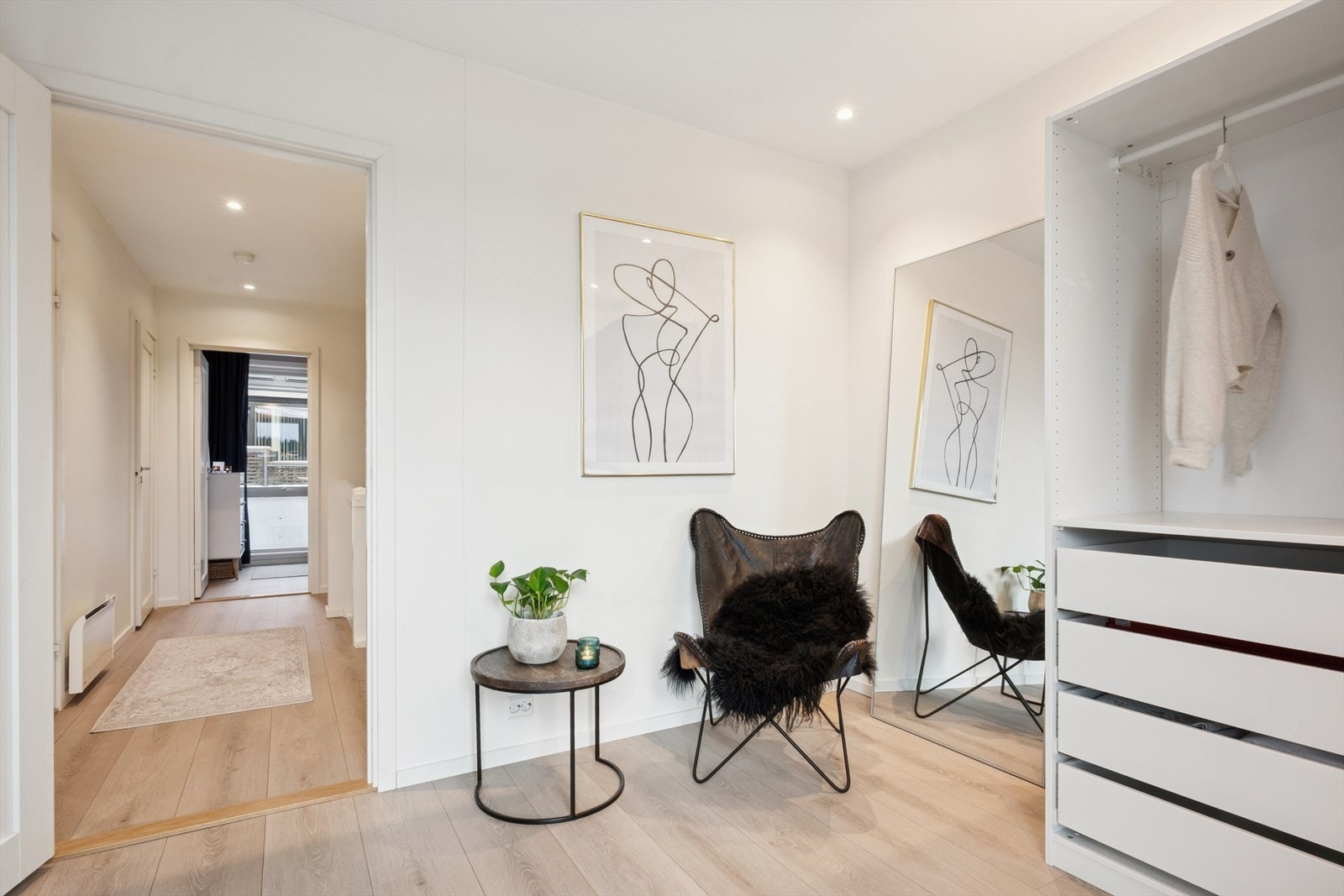 Soverommene kan enkelt tilpasses ulike behov - enten du ønsker kontor, gjesterom eller barnerom, gir planløsningen stor fleksibilitet. Galleribilde