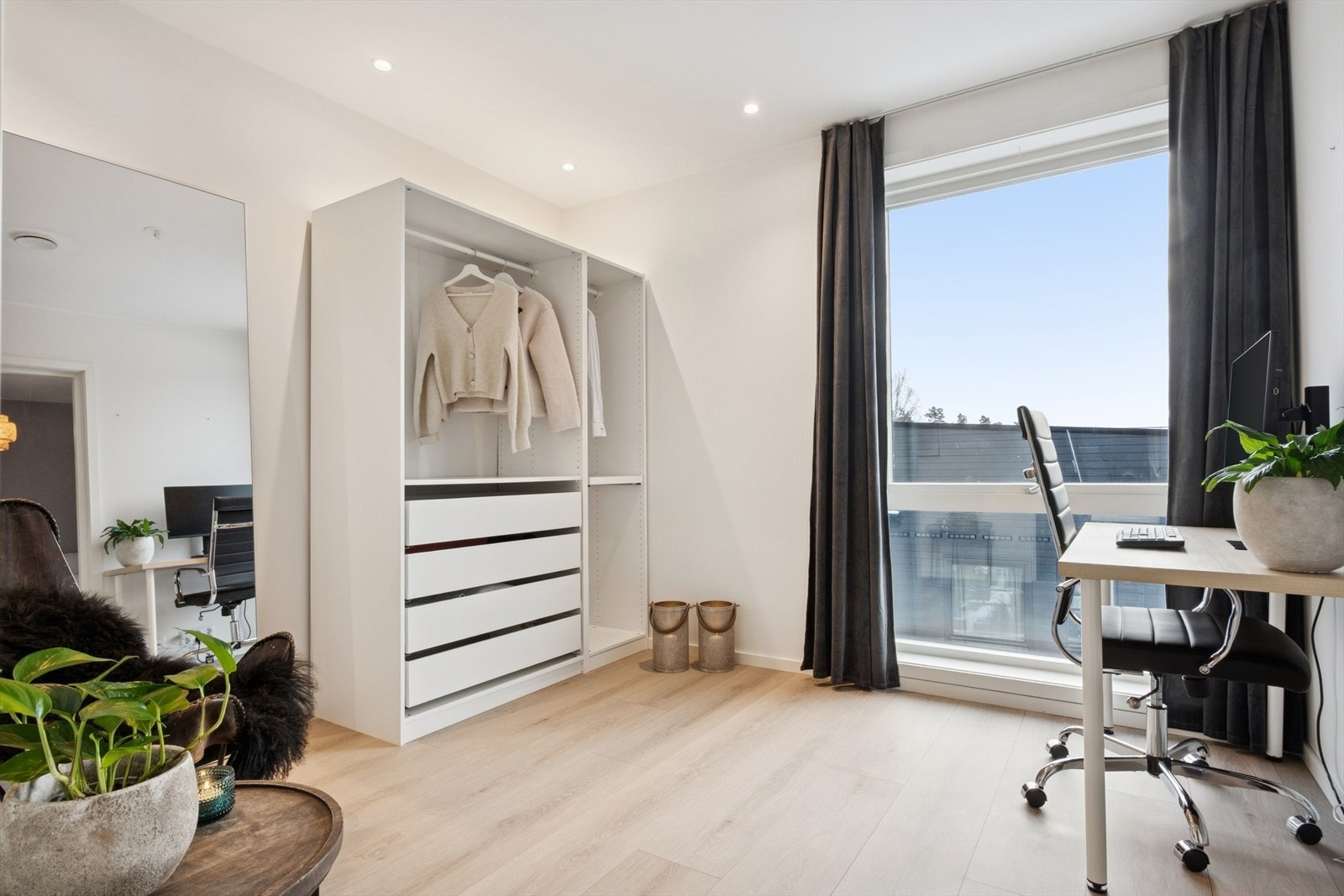 Det ene soverommet er i dag innredet og benyttet som kontor. Galleribilde