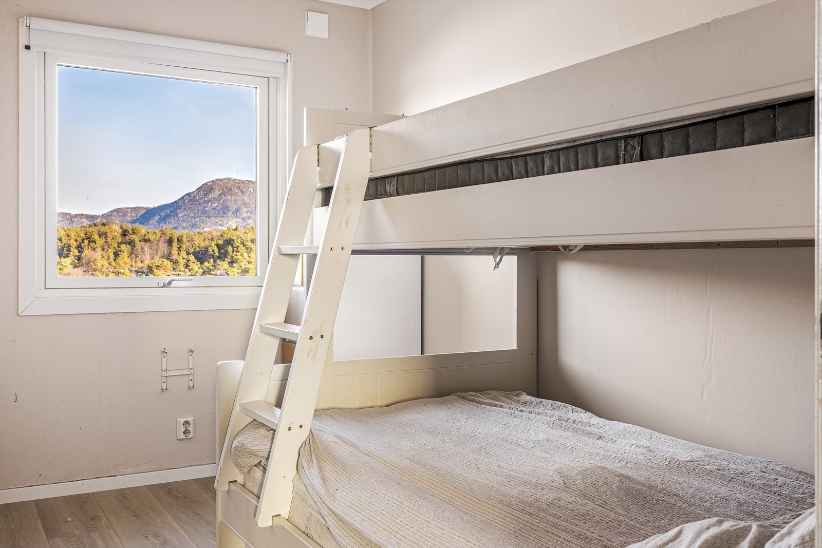 Soverom på 7,6m2 passer perfekt til barnerom eller kontor. Galleribilde