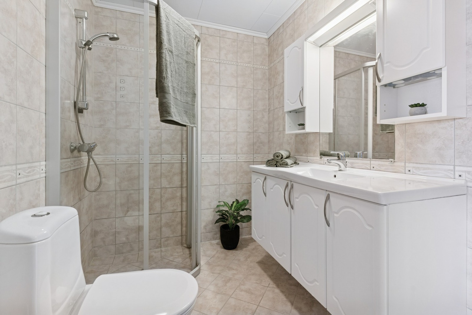 Fin størrelse på badet på loftet. Galleribilde