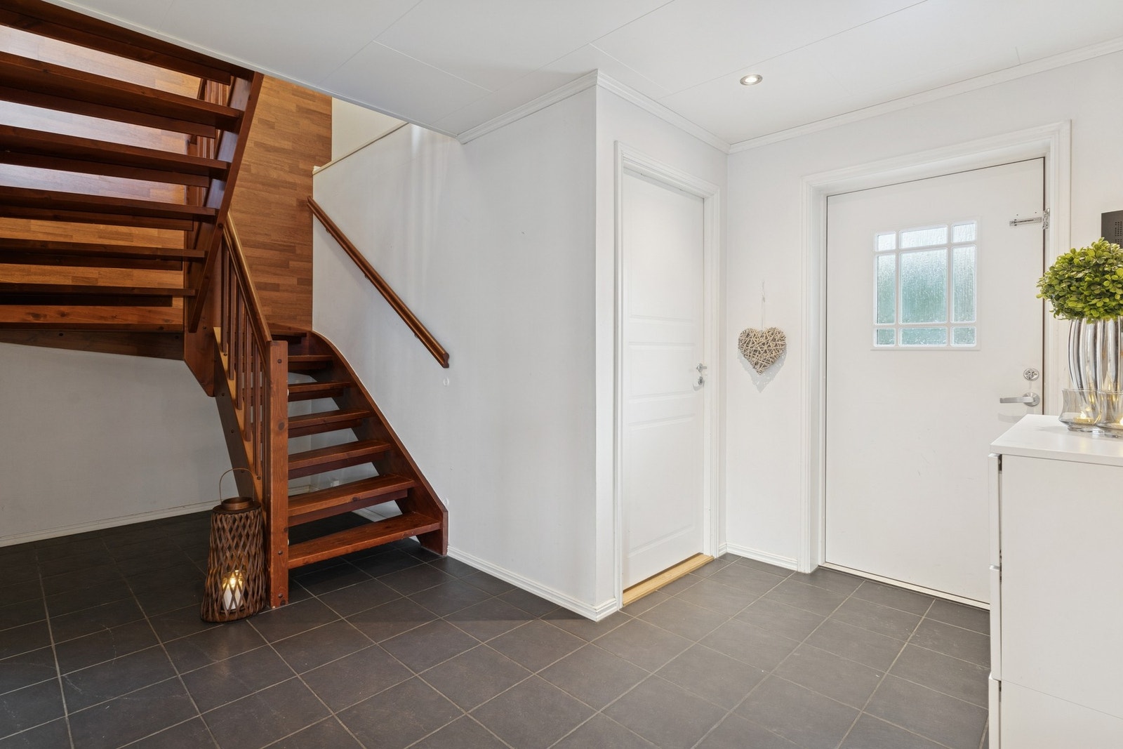 Boligen strekker seg over to plan. Galleribilde