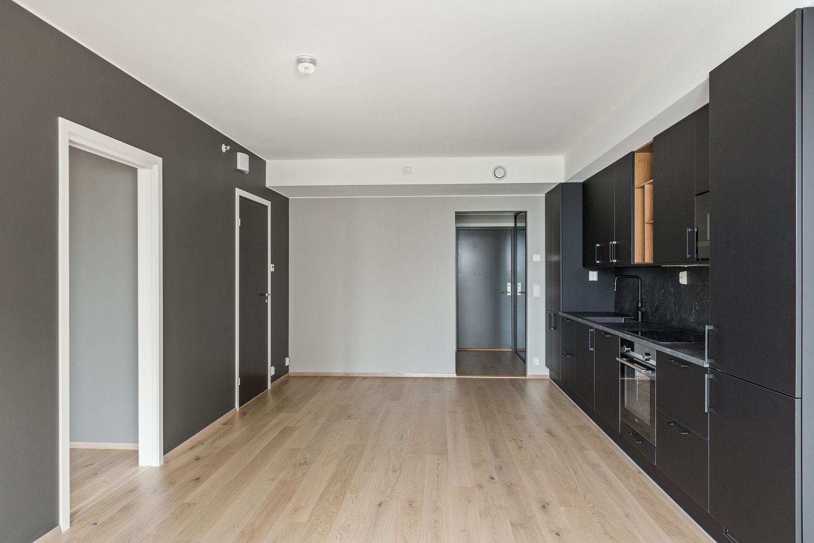 Leiligheten er malt i moderne farger Galleribilde