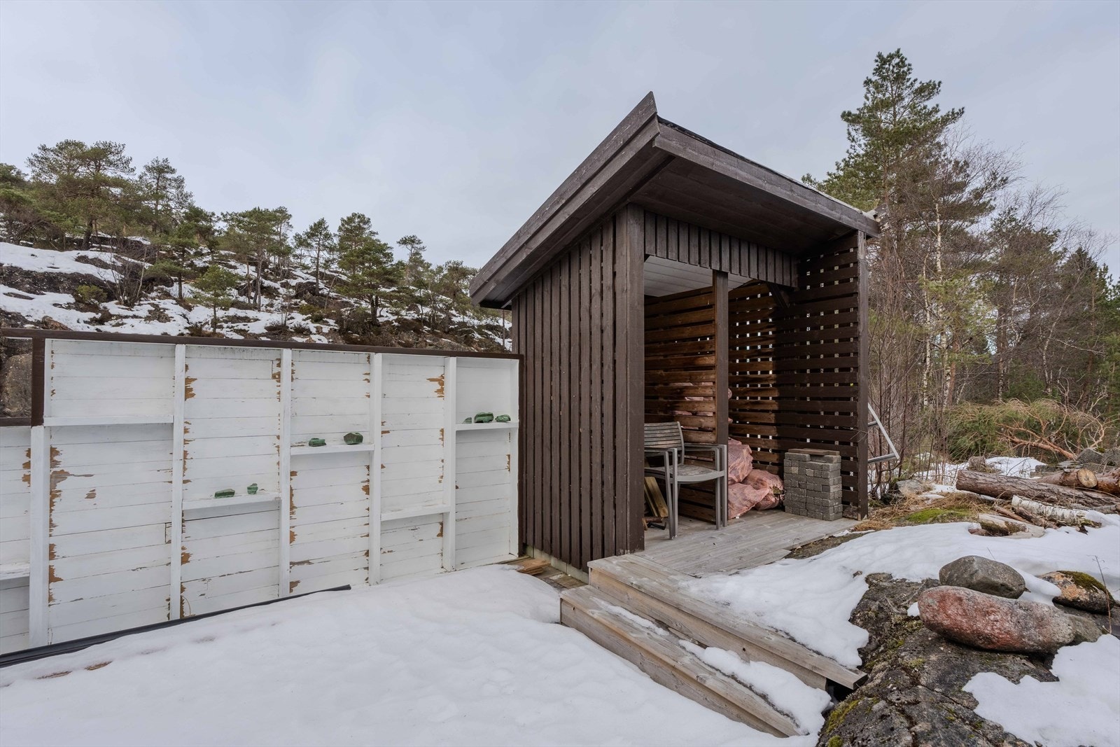 Vedskjul Galleribilde